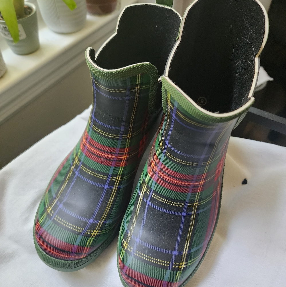 Women's plaid rainboots